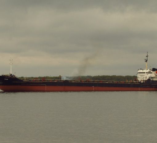 Танкер под российским флагом зашел в порт Одессы