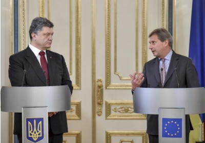 Петро Порошенко, Йоганесс Ган. Фото: @APUkraine