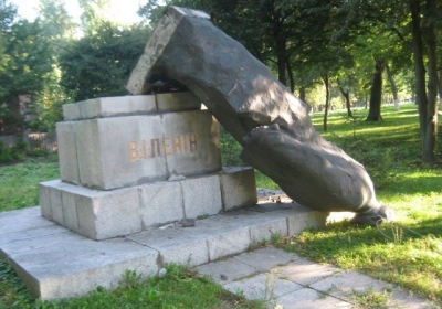 На Київщині стало менше одразу на два пам’ятники Леніну (фото)