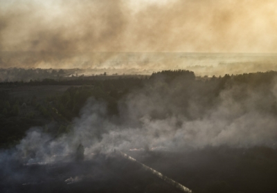 Площа пожежі біля Чорнобильської зони скоротилася до 70 га