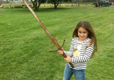 В Британии девочка достала из озера меч короля Артура