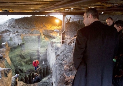 В Киеве откопали древнюю улицу: Кличко запретил строить на ее месте торговый центр, - фото