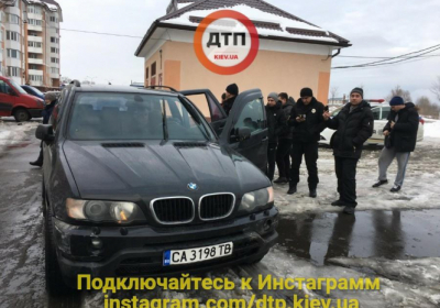 На Київщині місцеві жителі затримали п'яного воєнкома, який влаштував дві ДТП, - ВІДЕО
