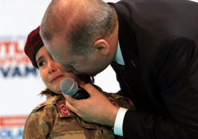 Ердоган пообіцяв дівчинці похорон з почестями, аби та не плакала, - ВІДЕО