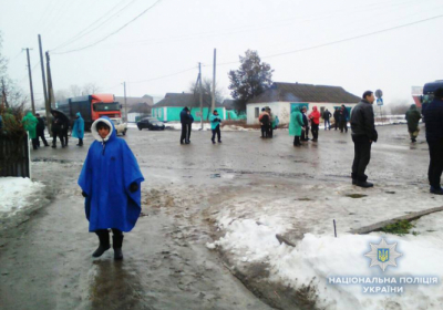 На Николаевщине люди перекрыли несколько дорог с требованием ремонта
