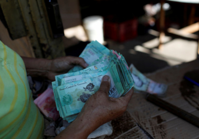 Венесуэла отменила запрет на обмен валют, которая действовала 15 лет