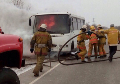 На Запорожье спасатели ликвидировали пожар в автобусе