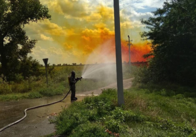 По трассе на Днепропетровщине растеклось почти 4 тонны азотной кислоты
