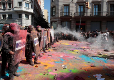 В Барселоне столкновения полиции со сторонниками независимости