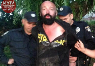 У Києві чоловік пропонував поліцейським покурити марихуану 