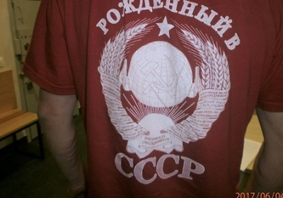 В Литві латвійця оштрафували за футболку з гербом Радянського Союзу 