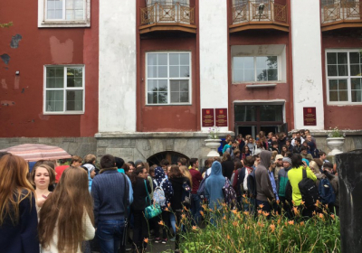 В нескольких российских городах эвакуировали людей из-за сообщения о заминировании