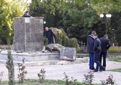 У Криму знесли пам'ятник Леніну