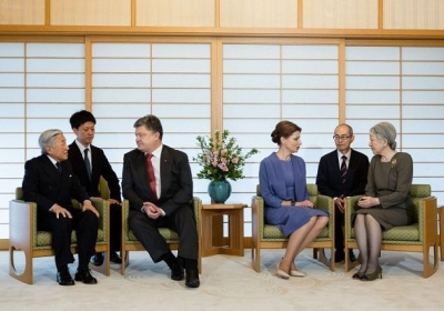 Порошенко пригласил императора Японии в Украину