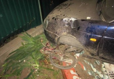 У Василькові автомобіль збив на смерть двох дівчаток