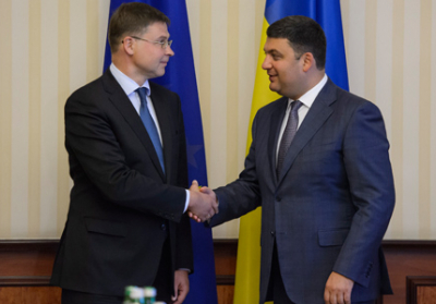 Украина может получить третий транш макрофинансовой помощи ЕС в декабре, - еврокомиссар