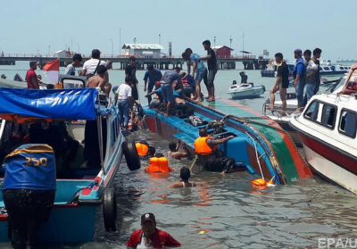 Возле берегов Индонезии затонул катер с 47 пассажирами на борту