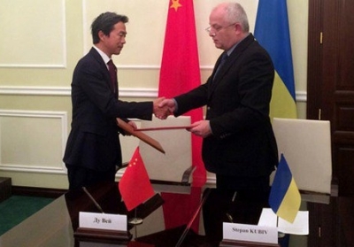 Китай подарував Україні 50 автомобілів швидкої допомоги