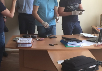 На Дніпропетровщині затримали підполковника поліції, який вимагав гроші у бізнесмена, - ВІДЕО
