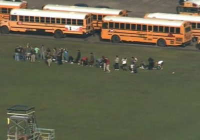 Во время стрельбы в техасской школе погибли десять учеников, - ОБНОВЛЕНО