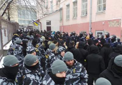 Майже всіх учасників бійки біля Солом'янського суду відпустили 