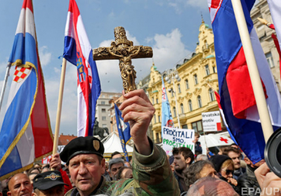 Тысячи хорватов вышли на протест против 