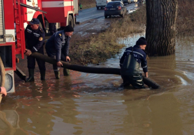Закарпатську область накрила потужна злива, підтоплено вулиці 
