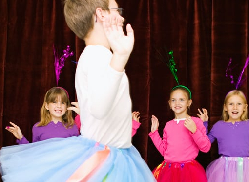 Англіканська церква дозволила хлопчикам носити балетні пачки і тіари у школах