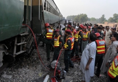 В Пакистане столкнулись два поезда, есть погибшие