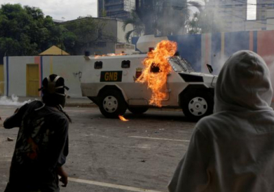 У Венесуелі БТР в'їхав у натовп протестувальників, - ВІДЕО