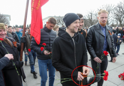 Тимощук посетил парад ко Дню Победы в России с георгиевской лентой - ФОТО