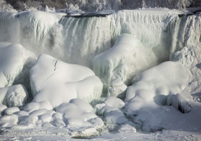 Рекордные морозы в США: замерз даже Ниагарский водопад