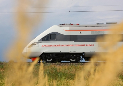 Азаров придбає ще два потяги українського конкурента Hyundai