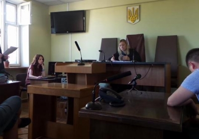 Киевских прокуроров, которые решили побить фотографа, накажут лишением премии 