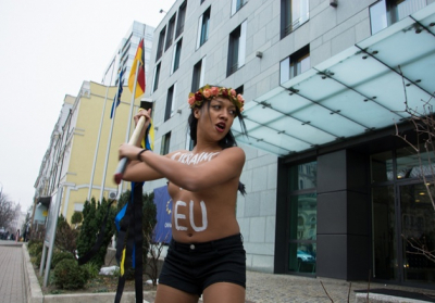 Активістка Femen може 