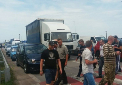 Участники АТО перекрыли трассу Киев-Чоп