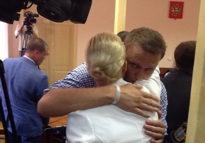 Навального та Офіцерова випустили з-під варти