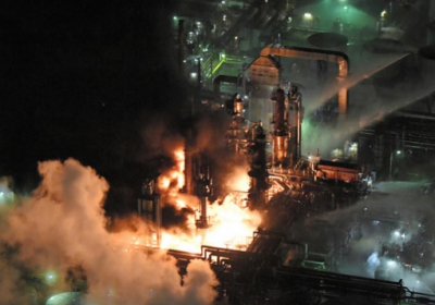 В Японии возник масштабный пожар на нефтеперерабатывающем заводе, - ВИДЕО
