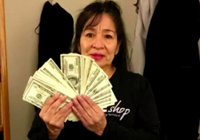 В США женщина сдала пальто в секонд-хенд с $ 17 тысячами в кармане