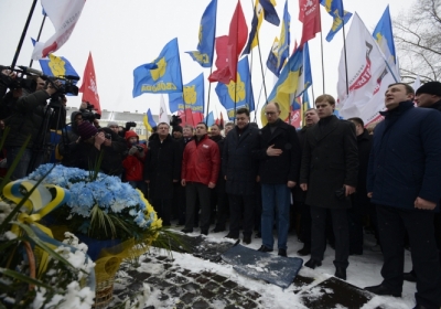 Яценюк заявив про 3 тисячі присутніх на мітингу в Ужгороді, міліція - про 450 людей (відео)