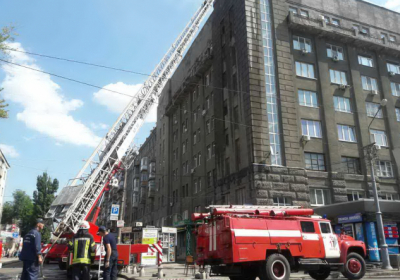В Харькове из-за пожара на крыше жилого дома эвакуировали 37 человек