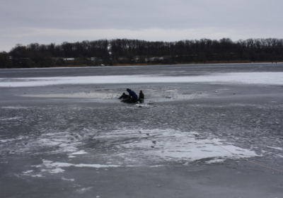 У Кіровоградській області рятувальники вилучили тіло пенсіонера із замерзлої водойми