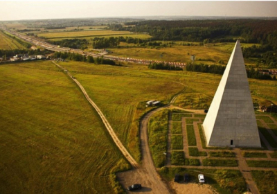 В Московской области смертельный ураган снес 44-метровую пирамиду - ВИДЕО
