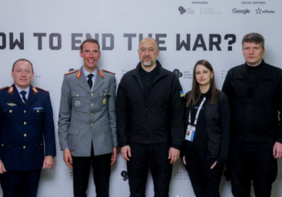 Шмигаль зустрівся із керівництвом ситуаційного центру 