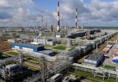 Кіришський НПЗ у рф призупинив роботу ключового блоку після атаки українських дронів