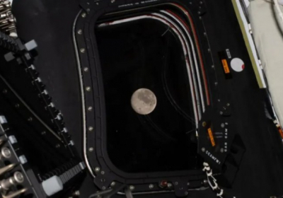 Artemis II завершив обліт Місяця і повертається додому