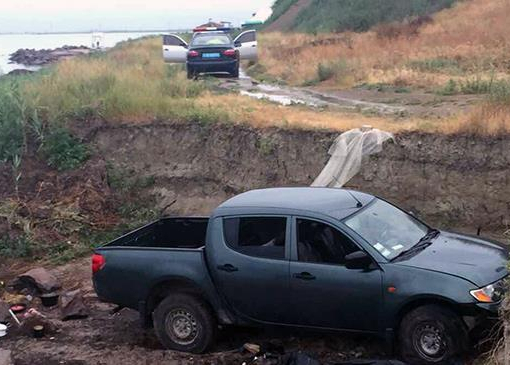Двое отдыхающих погибли на Херсонщине: на их палатку упал автомобиль
