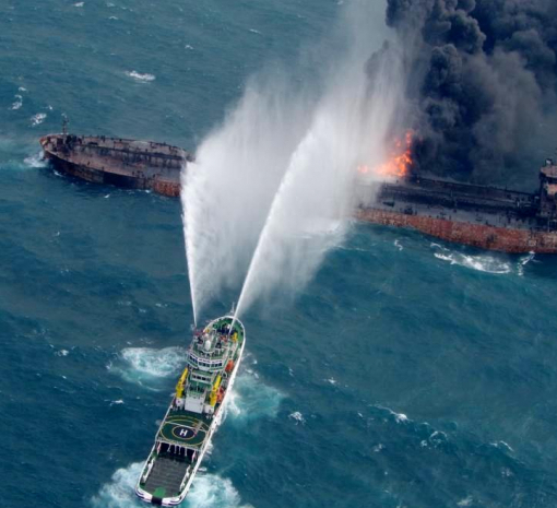 Иранский танкер после недели пожара затонул вблизи Японии
