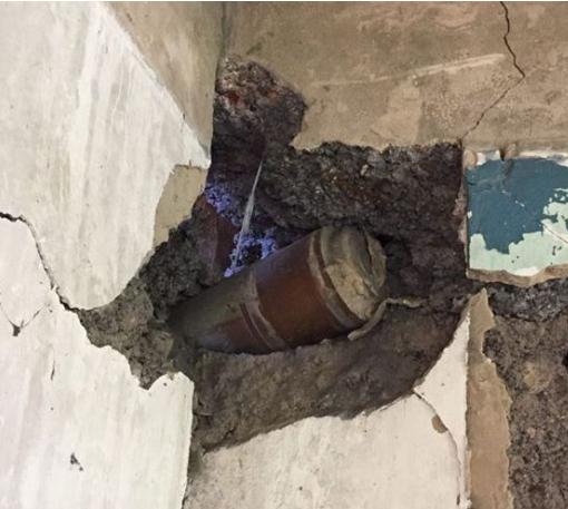 Правоохранители обезвредили танковый снаряд, застрявший в стене жилого дома в Авдеевке