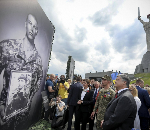 Украина отметила День памяти и примирения, - ФОТО